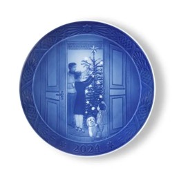 Royal Copenhagen Christmas Plate 2024 - Christmas Anticipation