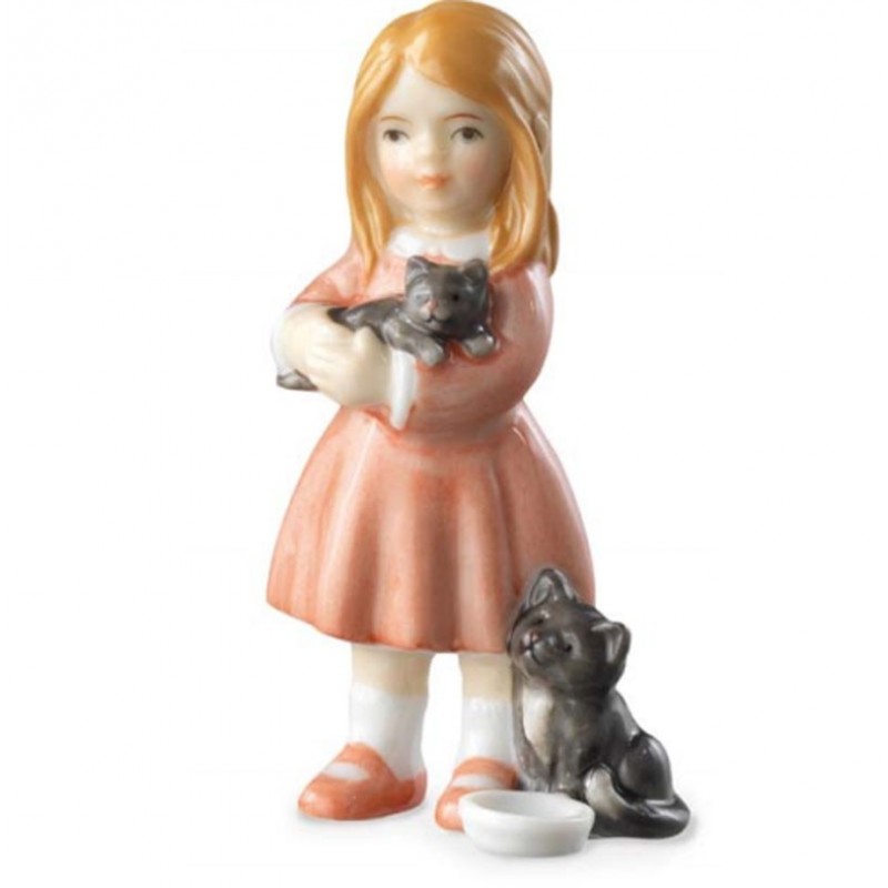 Royal Copenhagen Elsa che legge mini 5021089